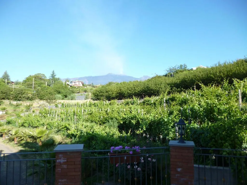 B&B Dimora Dell'Etna Milo 3*,